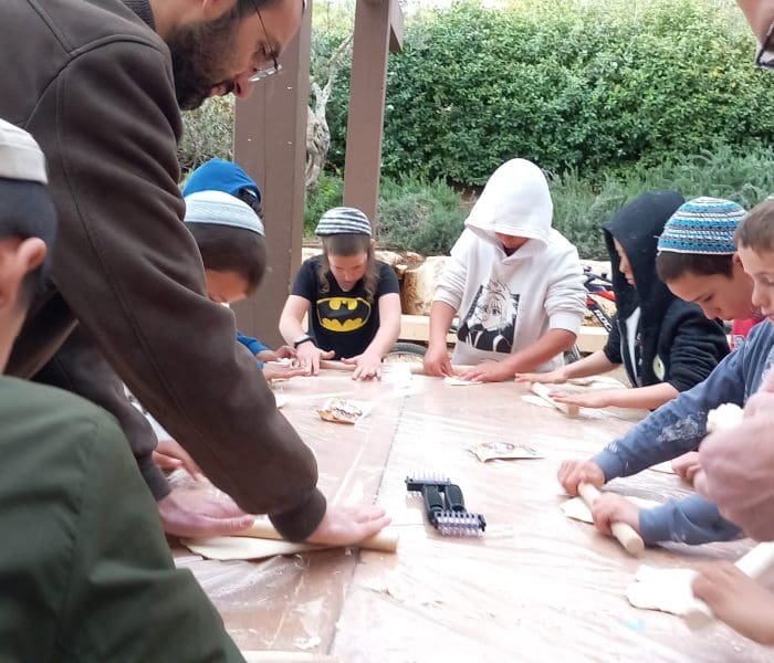 חווית אפיית מצות